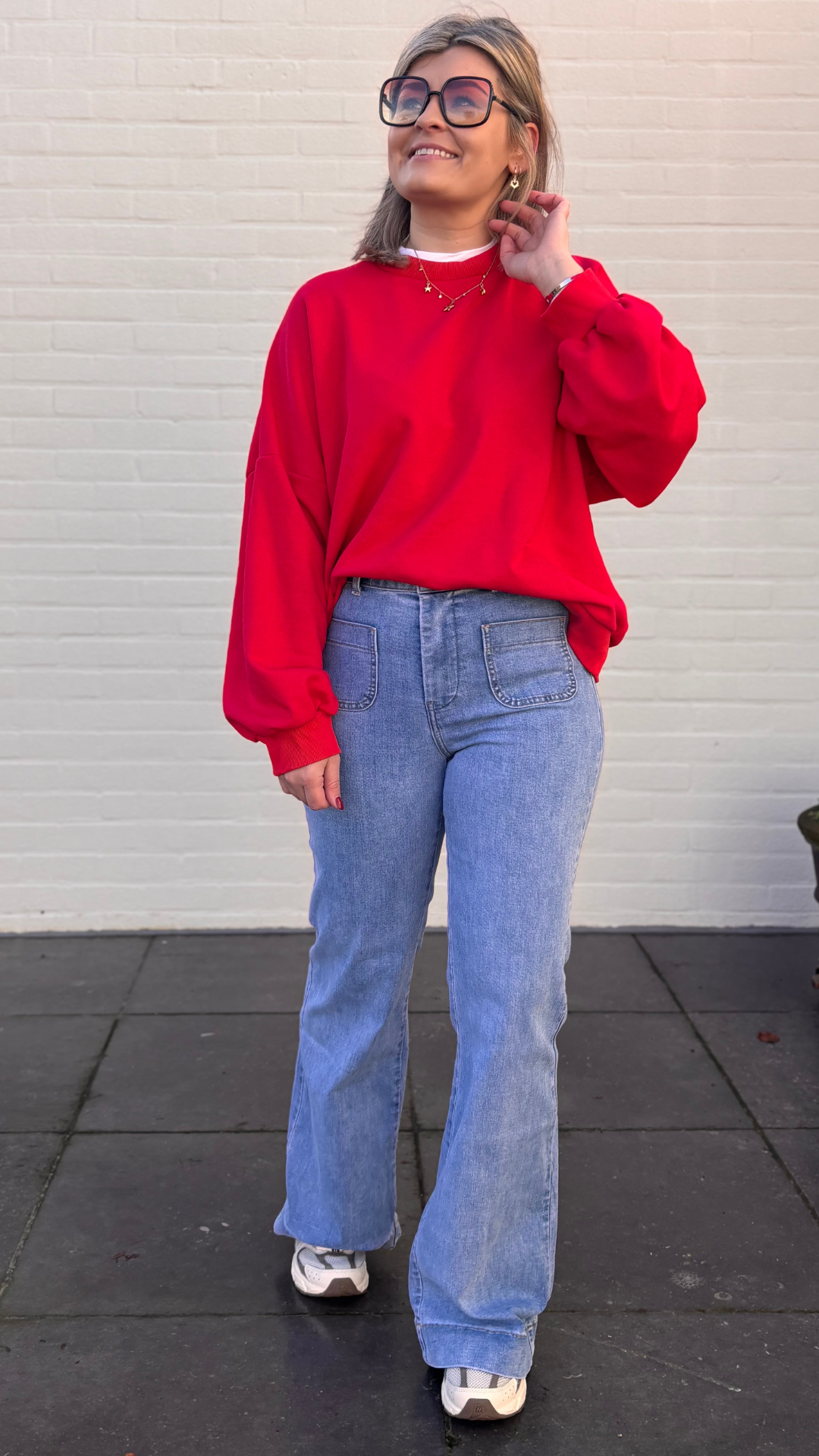 White collar sweater red