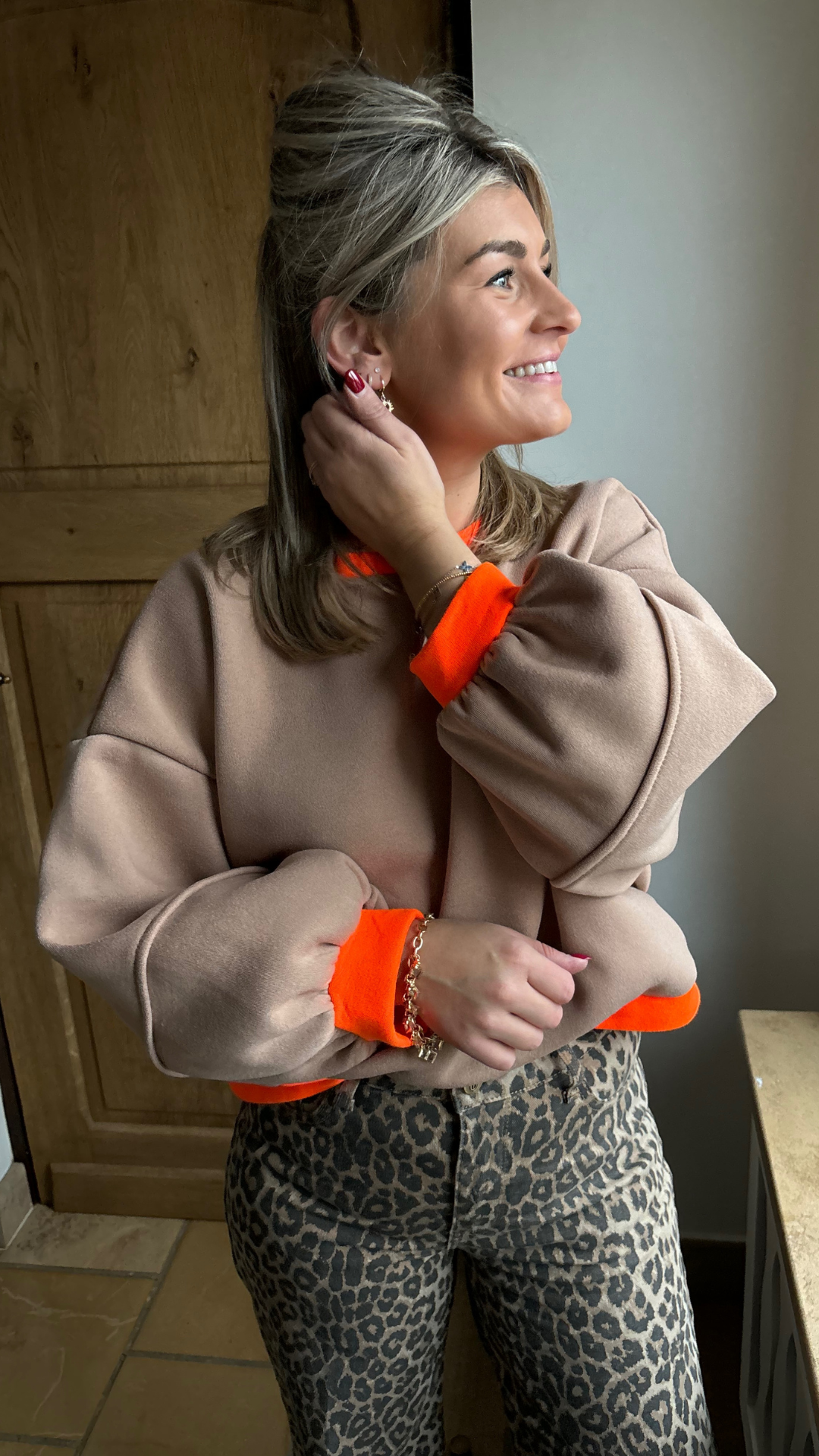 Neon sweater beige