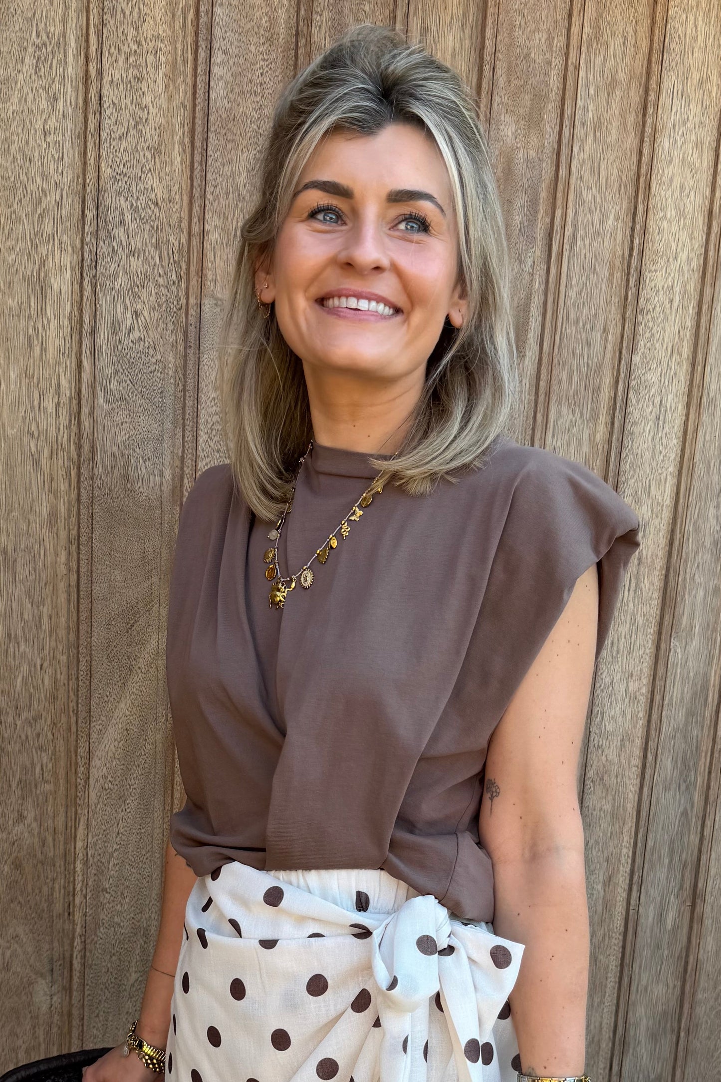 Inès top bruin