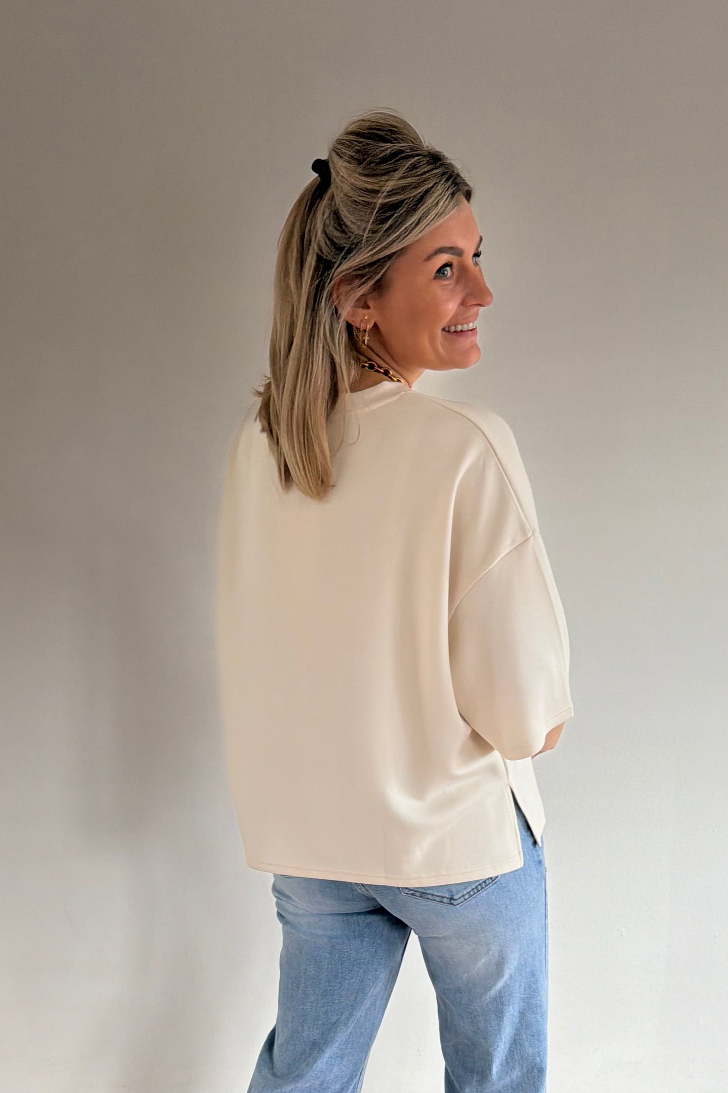 Elara Tee beige