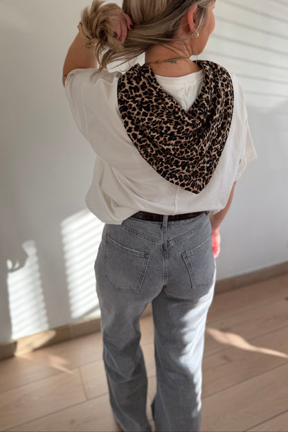 Leo scarf Tee