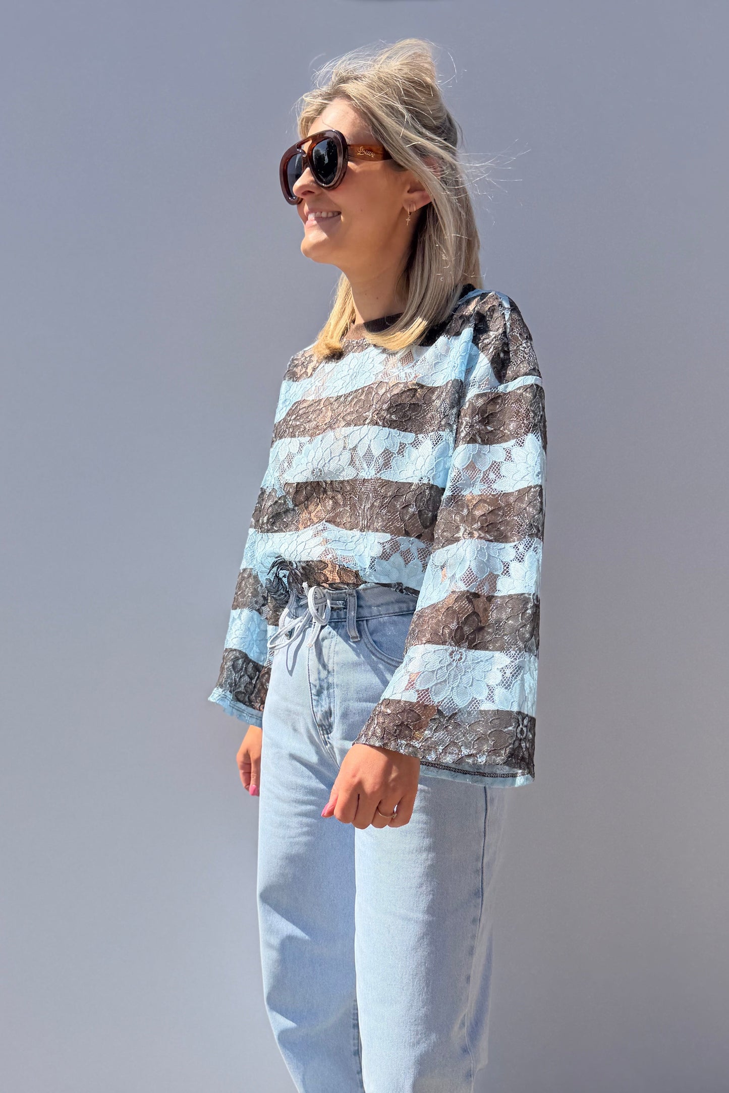 Yara lace blouse