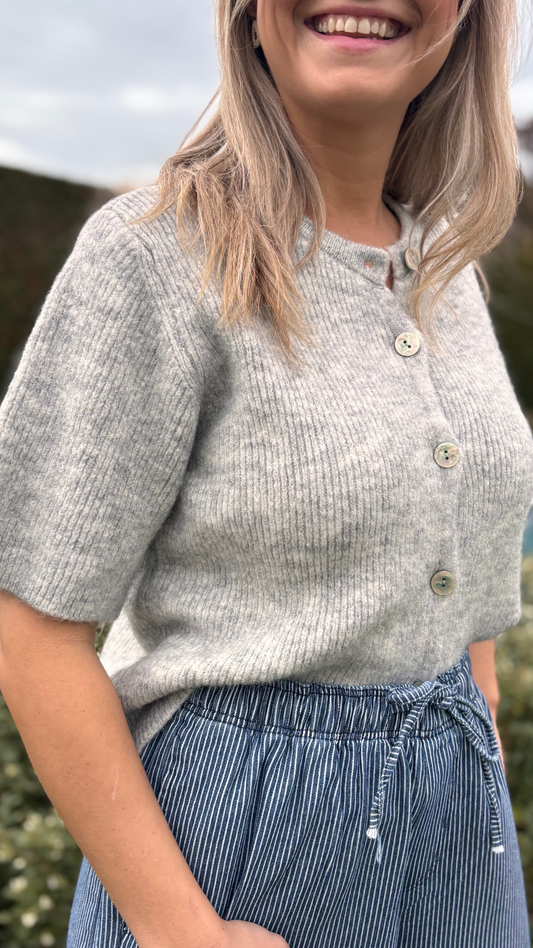 Grey vest short sleeves