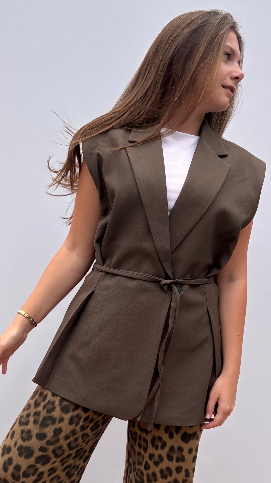 Sleeveless blazer brown