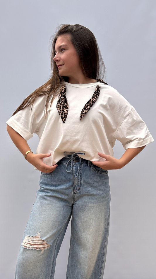 Leo scarf Tee