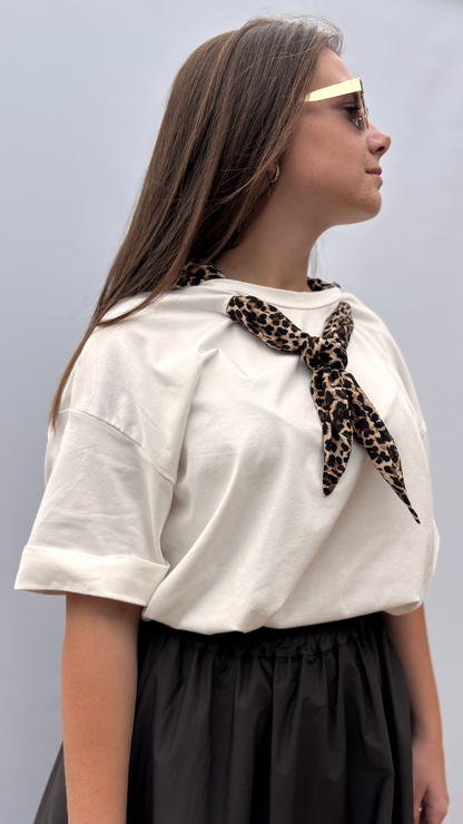 Leo scarf Tee