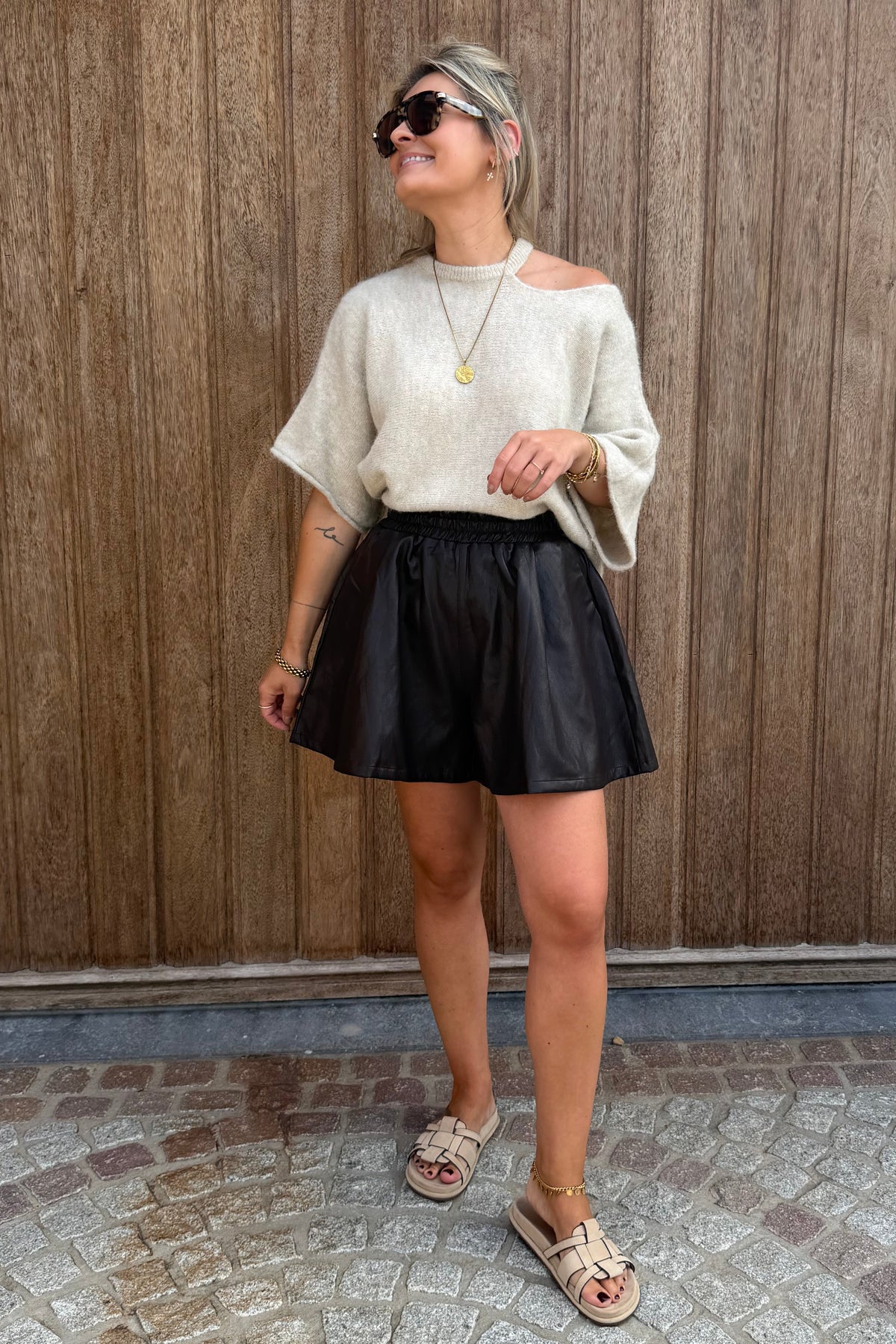 Mae Short lederlook