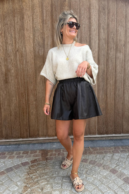 Mae Short lederlook